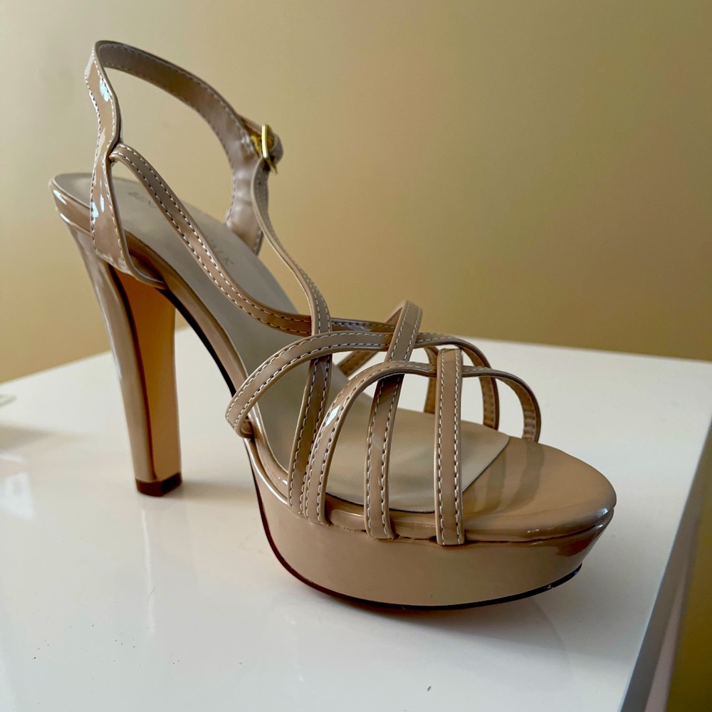 Touch Ups by Benjamin Walk. Size 8M.